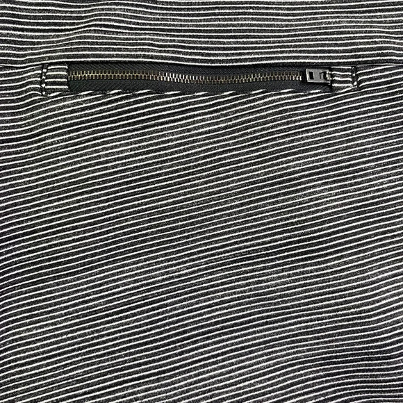 Athleta Women's Drawstring Black and White Stripe Shorts with Pockets | Size MT - Picture 6 of 6